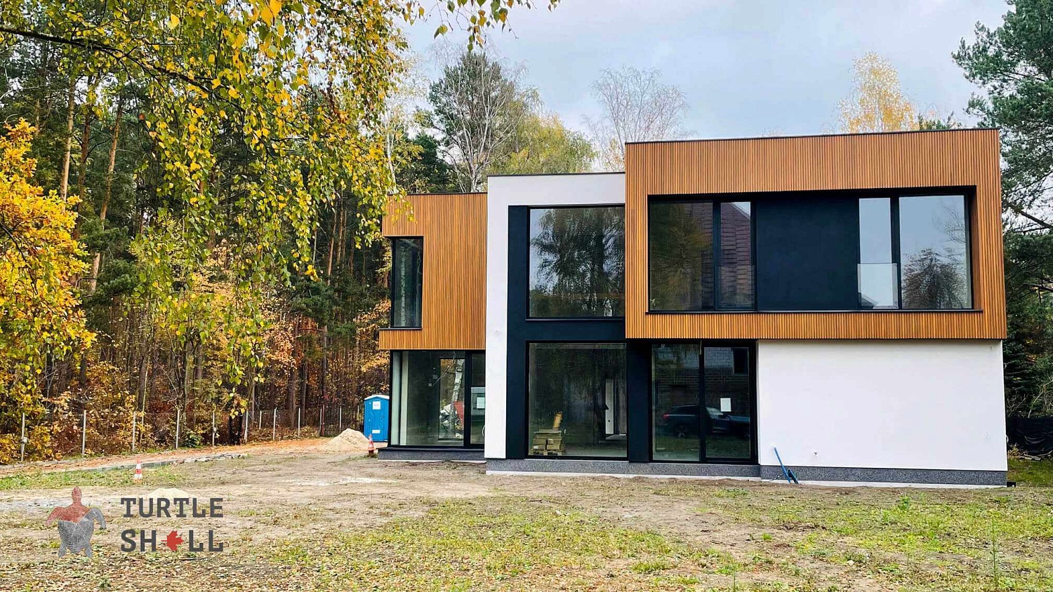 Профессиональное решение для облицовки зданий — реечные панели ДПК TURTLE SHELL Siberian Pine