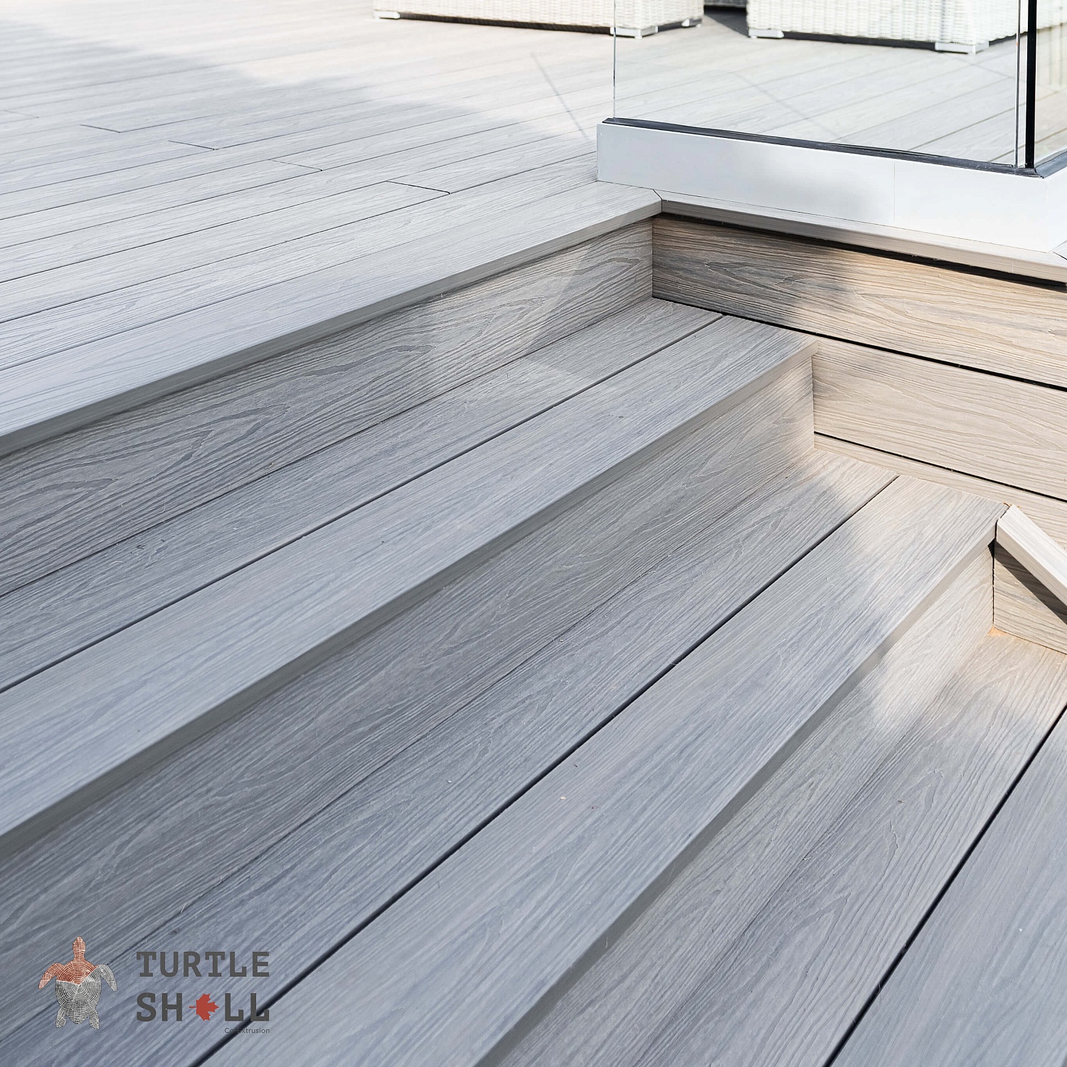 Оформление входной группы и ступеней террасной доской ДПК Turtle Shell